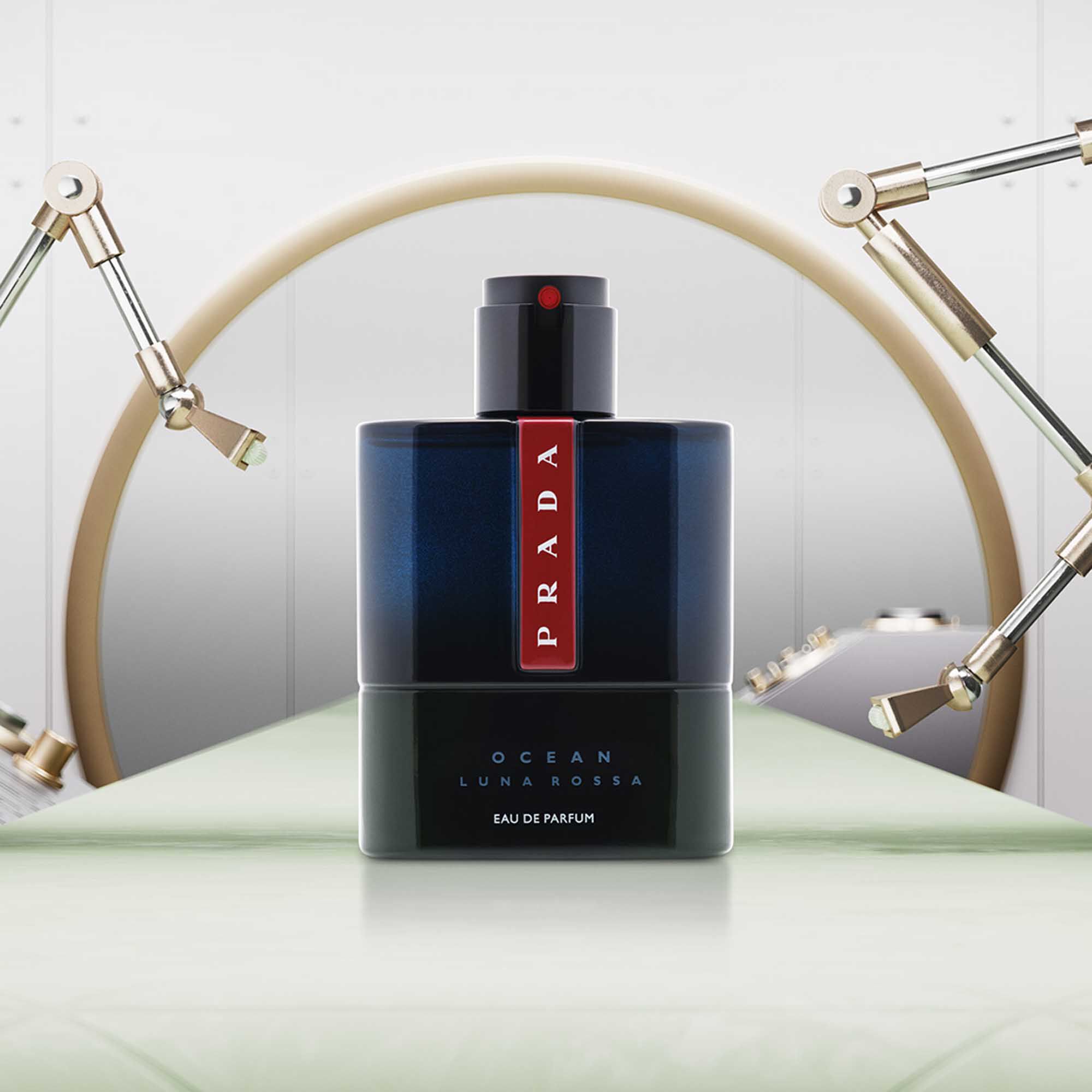 Prada luna shop rossa for her