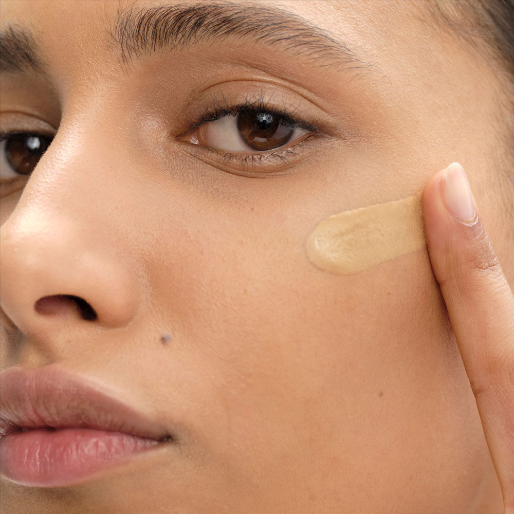Prada Reveal Skin Optimizing Foundation
