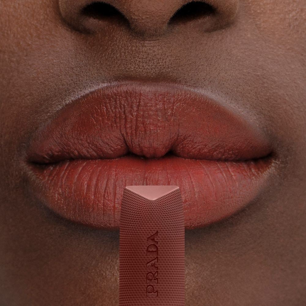 Prada Monochrome Soft Matte Buildable Weightless Lipcolor in shade Sienne on Dark Skin Model Lips