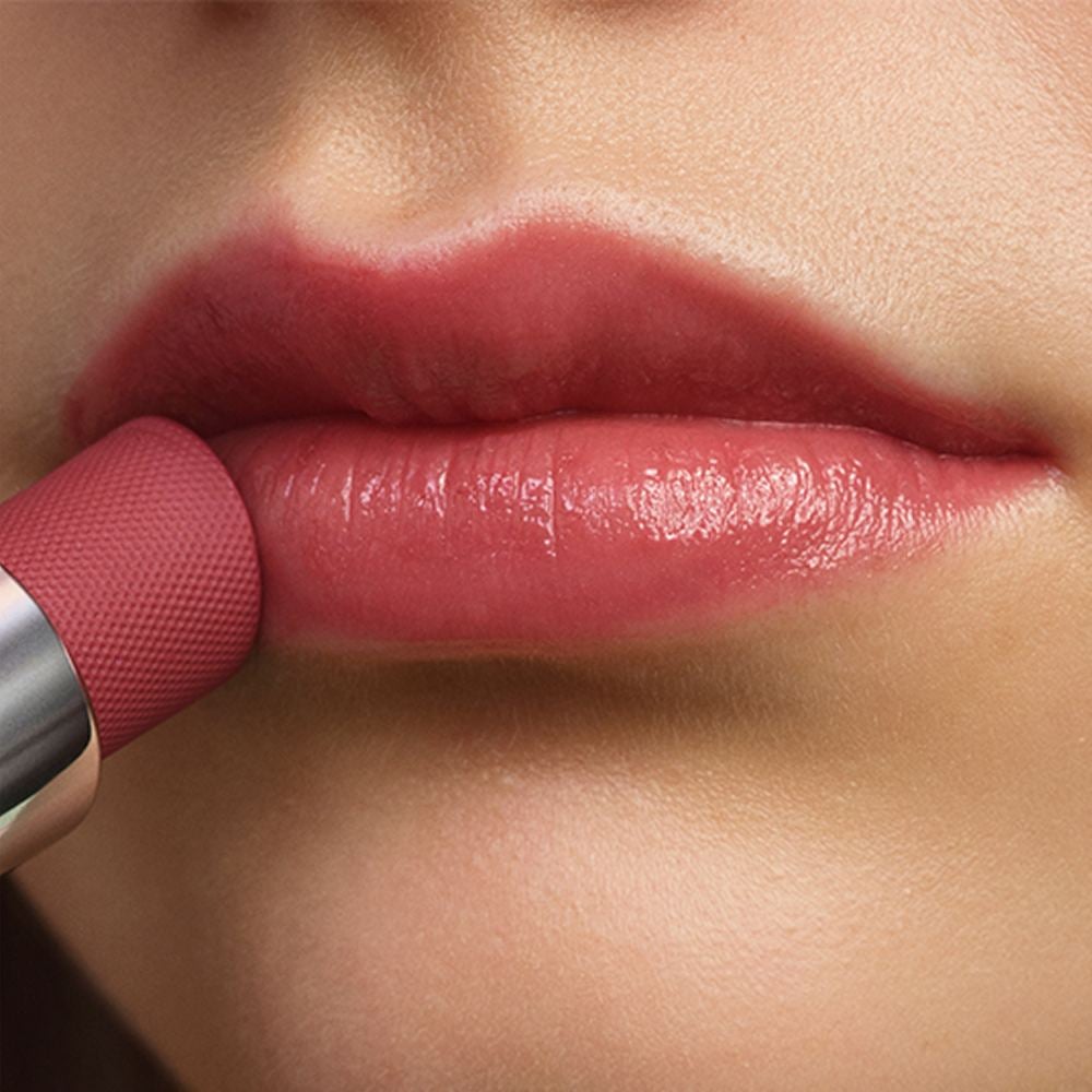 Prada Light Glowing Lip Color in shade Rosewood on Caucasian Model Lips 