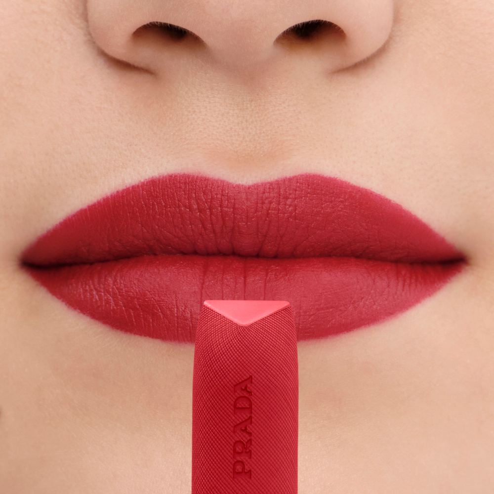 Prada Monochrome Hyper Matte Durable Weightless Lipcolor in shade Fuoco on White Skin Model Lips 